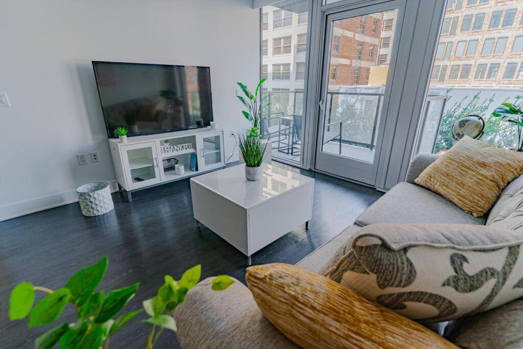 דירות לוס אנג'לס Downtown Paradise Escape With 2 Pools / Hot Tubs מראה חיצוני תמונה